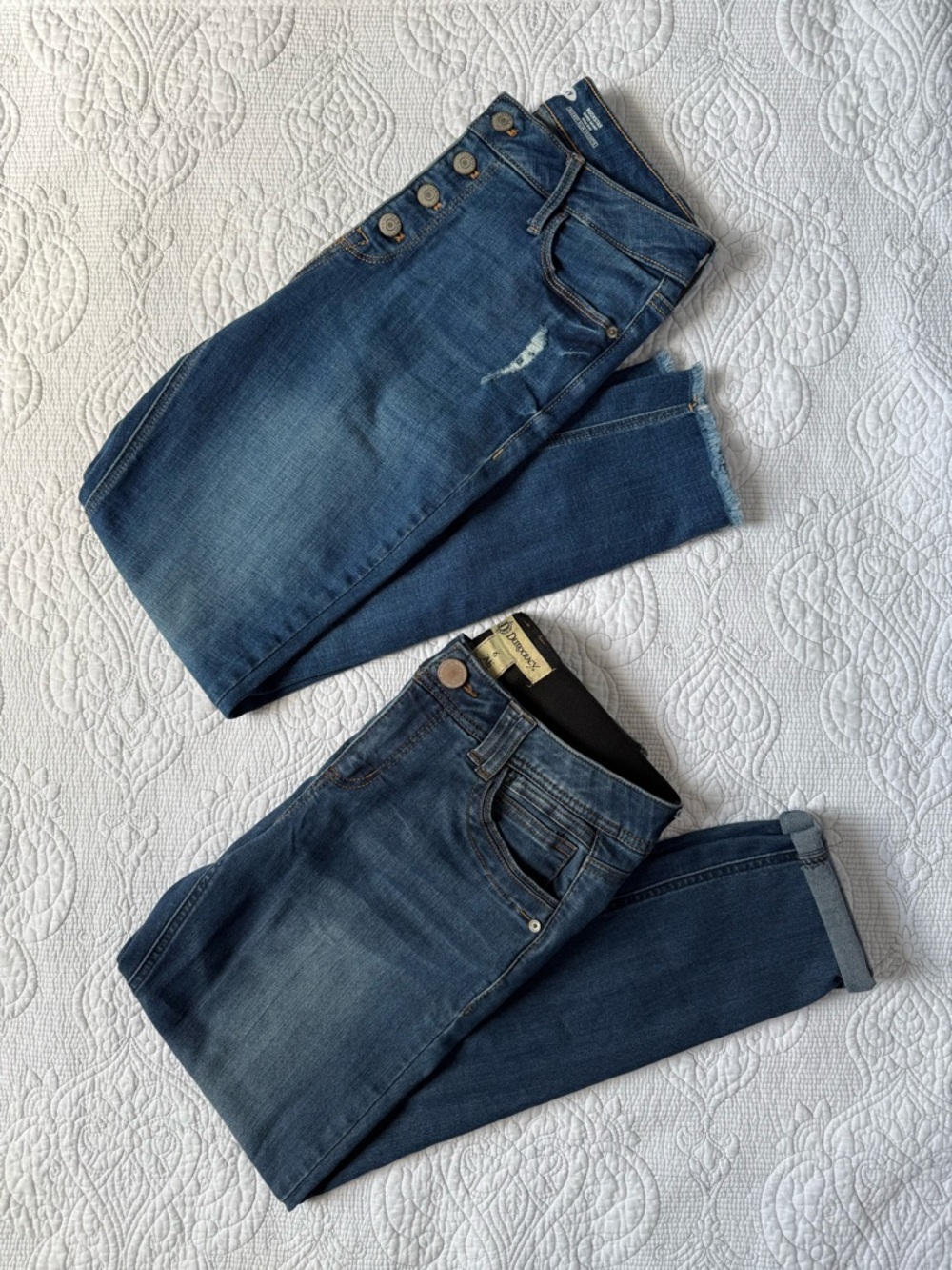 Old Navy Rockstar indigo skinny jeans
Democracy dark Blue skinny jeans
